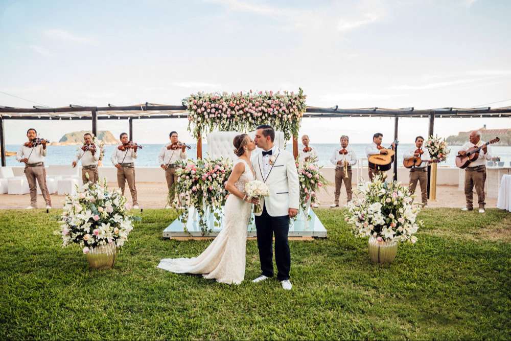 Boda frente al mar con Mariachis
